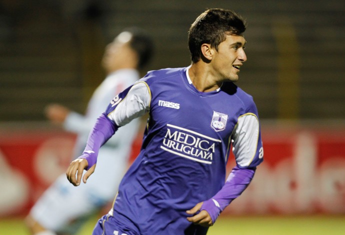 Giorgian De Arrascaeta comemora, Real Garcilaso x Defensor (Foto: AP)