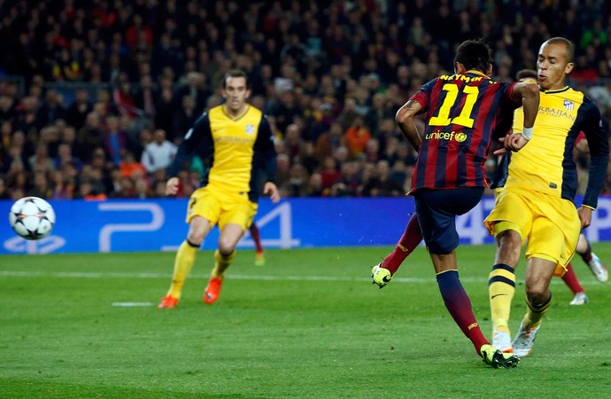 Neymar gol Miranda, Barcelona x Atlético de Madrid (Foto: Reuters)