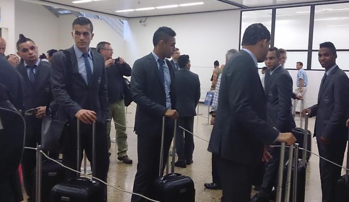 Chegada da delegação do Grêmio a Medellín (Foto: Diego Guichard/GloboEsporte.com)