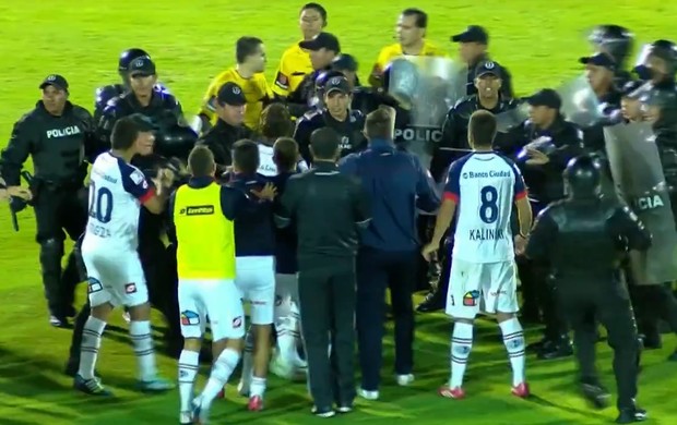 Confusão San Lorenzo  Independiente del Valle Libertadores (Foto: Reprodução SporTV)