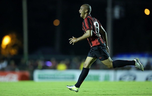 Guilherme comemora, Atlético-PR x Londrina (Foto: Heuler Andrey/Agência Estado)