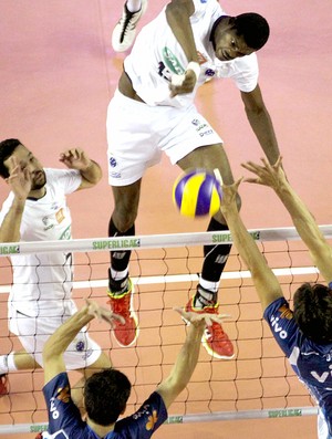 Isac jogo vôlei Cruzeiro e Minas Superliga (Foto: Alexandre Arruda / CBV)