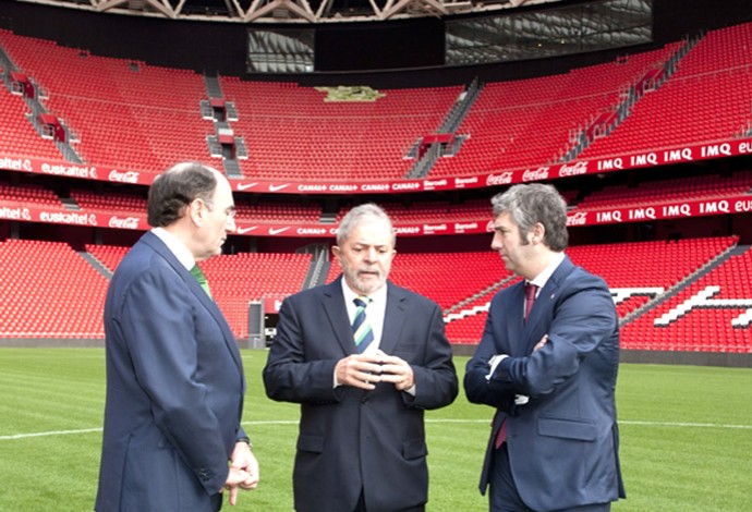 Lula no estádio do Athletic de Bilbao (Foto: Reprodução / Site oficial Atletico Bilbao)