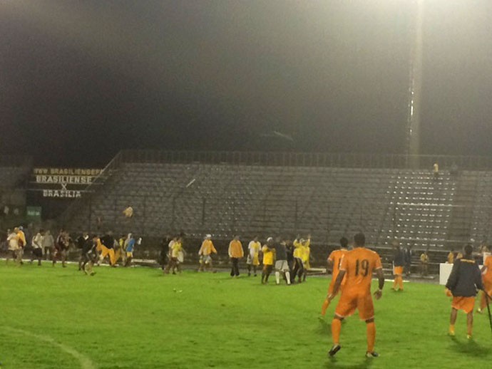 Confusao no jogo da copa verde Brasiliense e Brasília (Foto: Fabrício Marques)