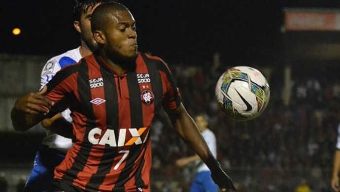 Atacante Marcelo em Atlético-PR x Vélez Sarsfield (Foto: Site oficial do Atlético-PR/Gustavo Oliveira)