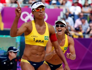 vôlei juliana e larissa londres 2012 (Foto: Agência Reuters)