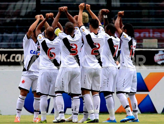 jogadores vasco comemoração e Duque de caxias (Foto: Marcelo Sadio / Vasco.com.br)