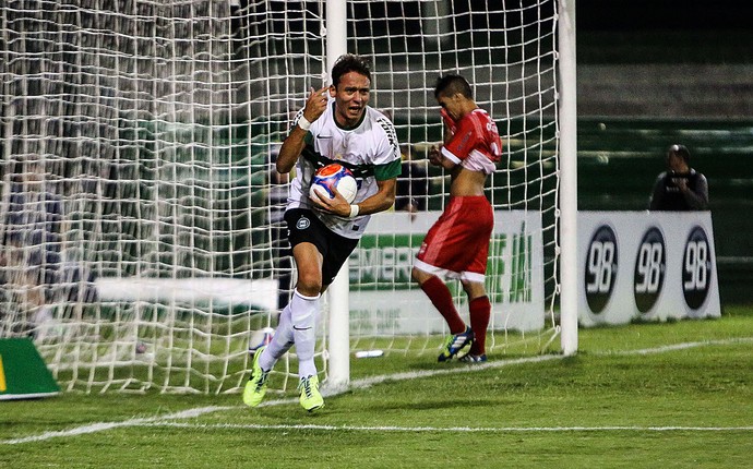 Keirrison coritiba gol rio branco (Foto: Joka Madruga / Agência Estado)