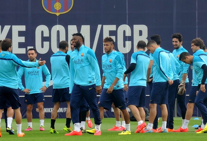 neymar e Song treino Barcelona (Foto: Cassio Barco)