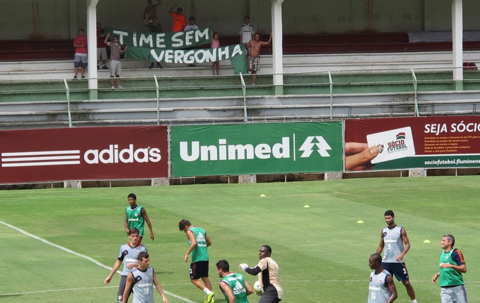 Torcida protesto Fluminense (Foto: Hector Werlang)