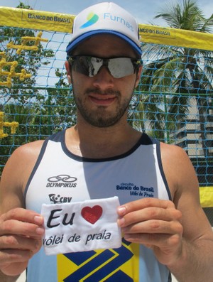 Bruno Schmidt se solidariza com campanha "Eu amo vôlei de praia", após denúncias envolvendo a CBV (Foto: Carol Fontes)