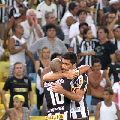 Ferreyra e Jorge Wagner jogo Botafogo e Independiente del Valle (Foto: Vitor Silva / SS Press)