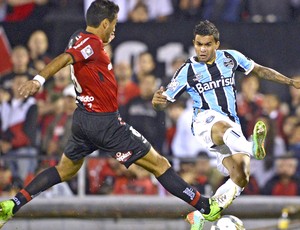 Dudu jogo Grêmio e Newell's Old Boys  (Foto: AFP)