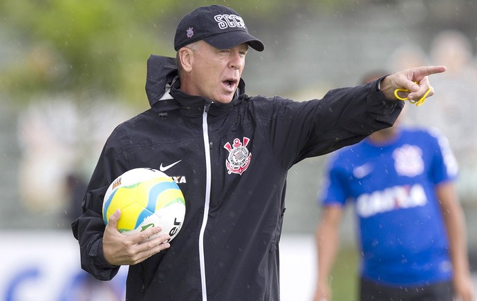 Mano Menezes no treino do Corinthians (Foto: Daniel Augusto Jr. / Agência Corinthians)