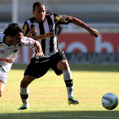 Alex botafogo cabofriense (Foto: Satiro Sodré / SSPress)