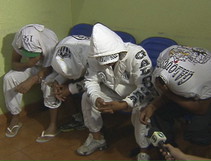 torcedores atlético-mg presos paraguai (Foto: Reprodução/RPCTV)