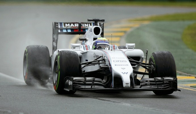 Felipe Massa não se deu muito bem na pista molhada e larga apenas na 9ª colocação em Melbourne (Foto: Reuters)