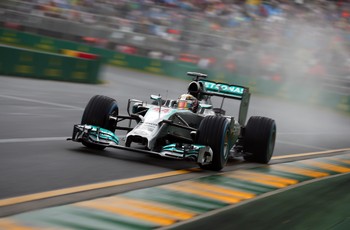 Lewis Hamilton superou Ricciardo no último minuto e ficou com a pole na Austrália (Foto: Getty Images)