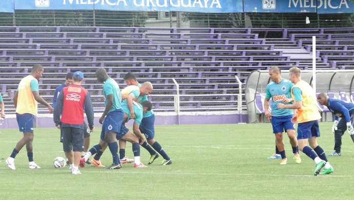 treino cruzeiro uruguai (Foto: Tarcísio Badaró)