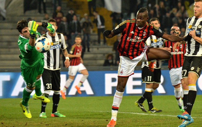 Balotelli Udinese x Milan (Foto: AFP)