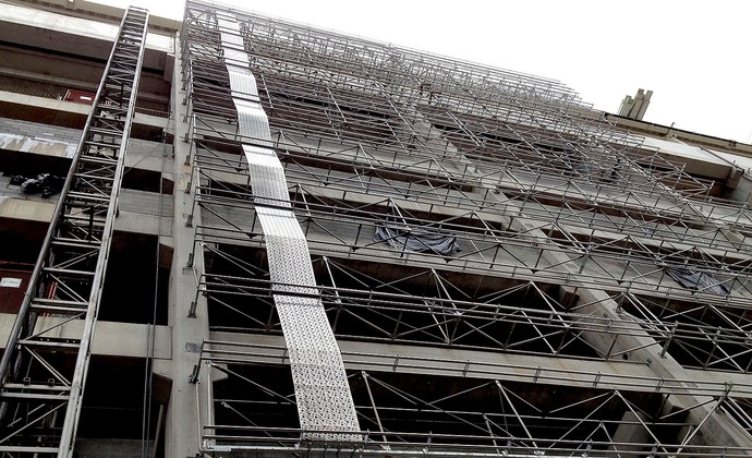 obras Arena Palmeiras instalação da estrutura de revestimento externo (Foto: Felipe Zito)