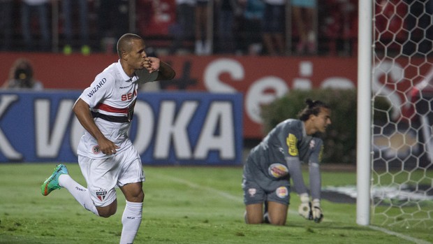 Luis Fabiano gol, São Paulo x Grêmio Osasco Audax (Foto: Ricardo Nogueira/Agência Estado)