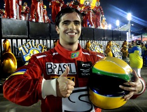 Fabrício Negri representou Ayrton Senna no desfile da Unidos da Tijuca (Foto: Thierry Goozer)