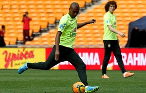 Fernandinho  BRASIL TREINO joanesburgo (Foto: Mowa Press)