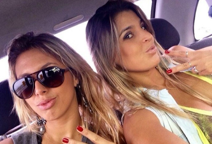 selfie mari paraiba e natasha valente salvador carnaval volei (Foto: Reprodução/Instagram)