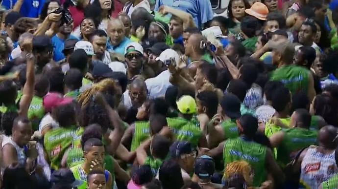 Ronaldinho Gaúcho no trio elétrico carnaval de Salvador (Foto: Reprodução TV Globo)