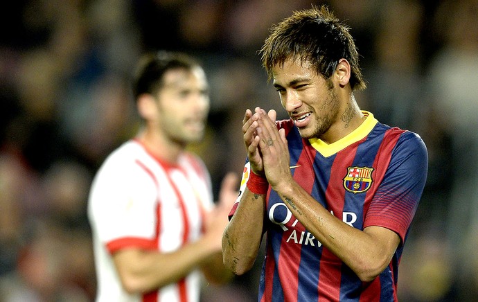 Neymar no jogo do Barcelona e Almeria (Foto: AFP)