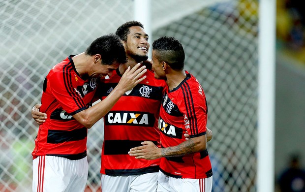 Hernane comemora gol do Flamengo contra o Nova Iguaçu (Foto: Alexandre Cassiano / Agência O Globo)