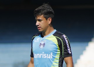 Saimon retorna aos treinamentos no Grêmio (Foto: Diego Guichard)