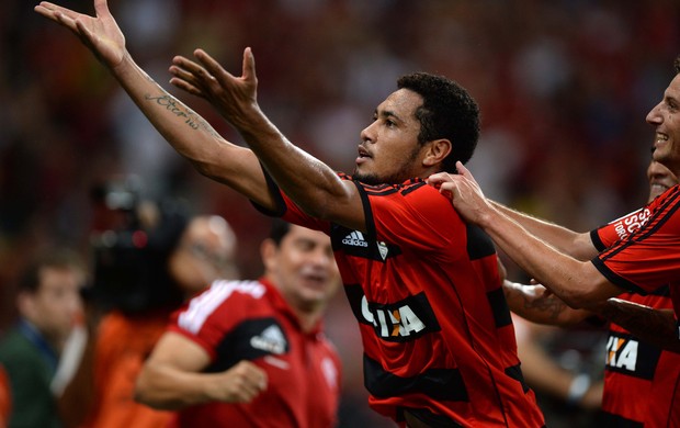 Hernane gol, Flamengo x Emelec (Foto: Alexandre Vidal/Fla Imagem)