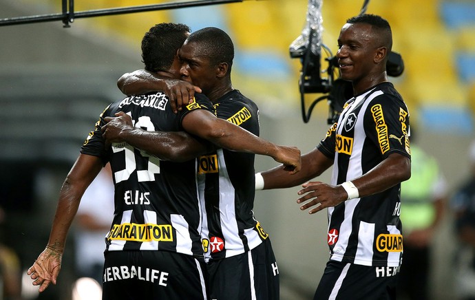 Elias seedorf botafogo gol atlético-pr (Foto: Vitor Silva / SSPress)