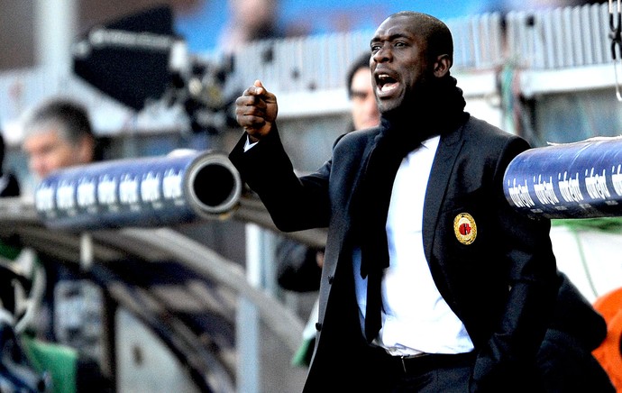 Seedorf técnico jogo Milan e Sampdoria (Foto: AP)