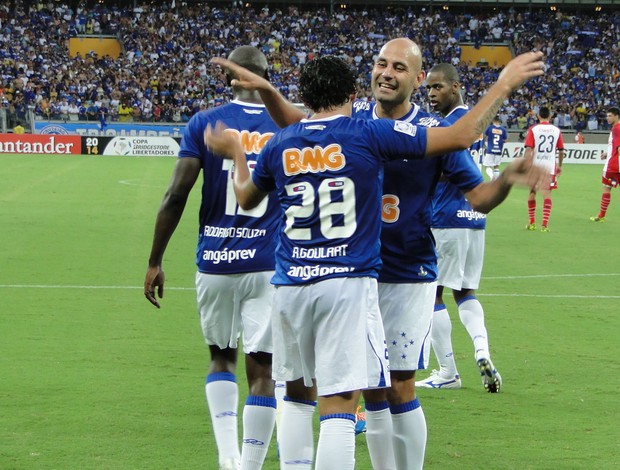 Ricardo Goulart e Bruno Rodrigo, jogadores do Cruzeiro (Foto: Marco Astoni)