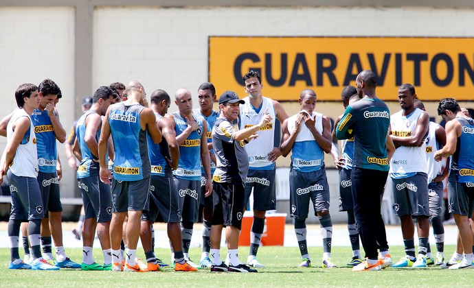 Eduardo Hungaro no treino do Botafogo (Foto: Ivo Gonzalez / Agência O Globo)