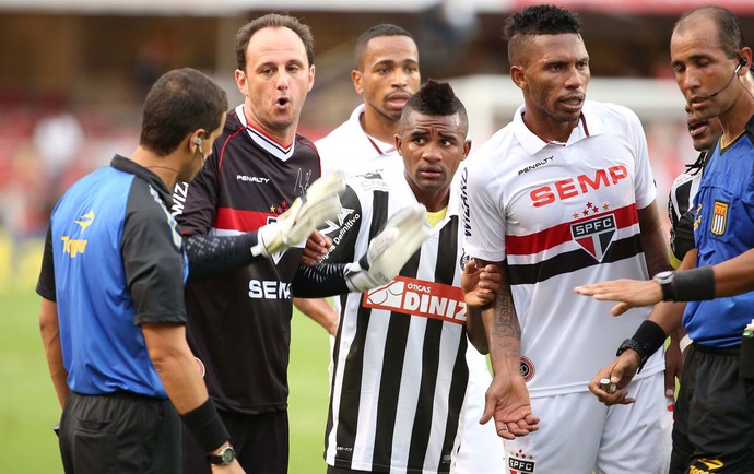 Rogerio Ceni confusão Santos x São Paulo (Foto: Marcos Ribolli / Globoesporte.com)