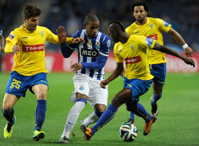 fernando reges porto x estoril (Foto: AP)