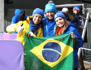 bobsled torcida Isabel Clark, Iván, Isadora Williams Brasil Sochi (Foto: Helena Rebello)