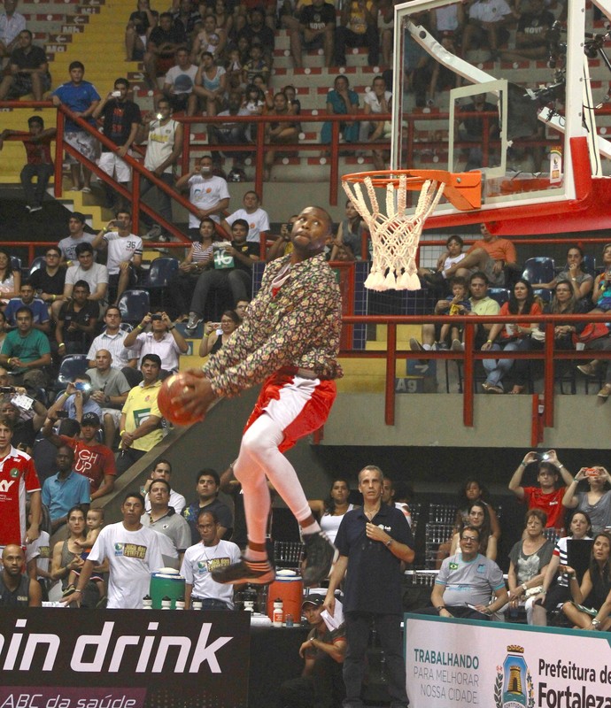 Devon enterrada basquete jogo das estrelas (Foto: Thiago Lavinas)