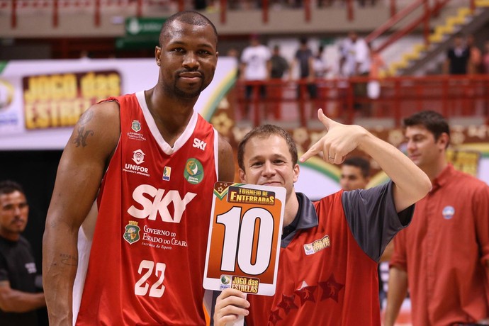 DeVon Hardin Tiago Leifert Jogo das Estrelas (Foto: Divulgação)