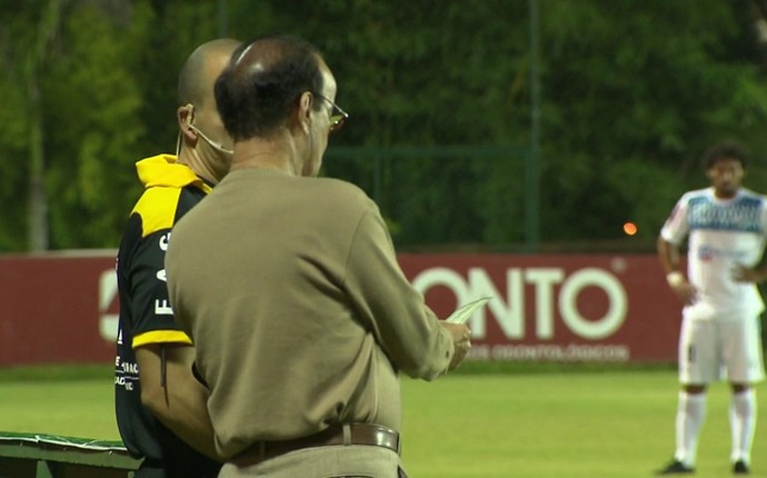 Antônio Lopes dá carteirada para o jogo do Atlético-PR (Foto: Reprodução/RPCTV)