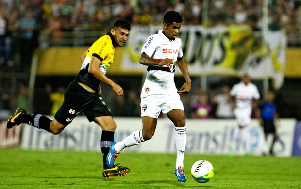 Ewandro, São Bernardo x São Paulo (Foto: Léo Pinheiro/Agência Estado)