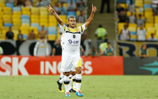 Sassá comemora, Botafogo x Volta Redonda (Foto: Roberto Filho/Agência Estado)