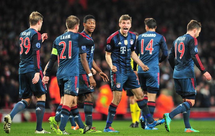 Muller Arsenal x Bayern (Foto: AFP)