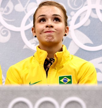 Isadora Williams prova de patinação artística Sochi (Foto: AP)