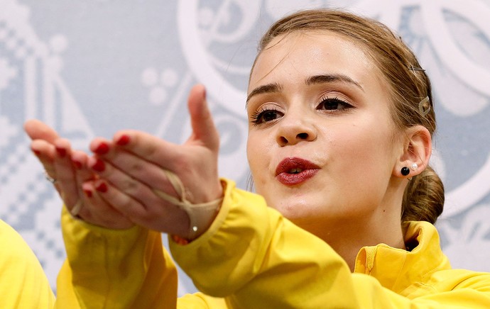 Isadora Williams prova de patinação artística Sochi (Foto: AP)