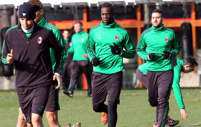 Treino Milan Balotelli e Taarabt (Foto: EfeServicios)